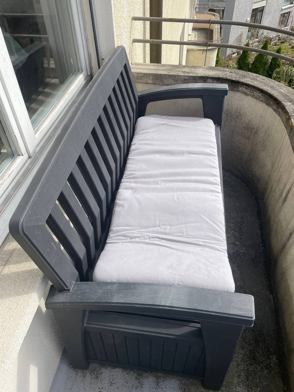 Balkonbank mit Stauraum