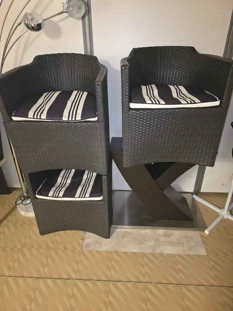 Gartentisch/3 Passende Gartenstühle/Gratis/ Selbstabholung