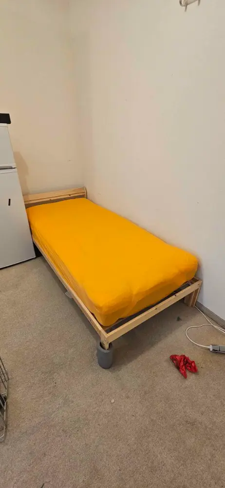 Ikea NEIDEN Bettgestell + Lattenrost 90x200 zu verschenken