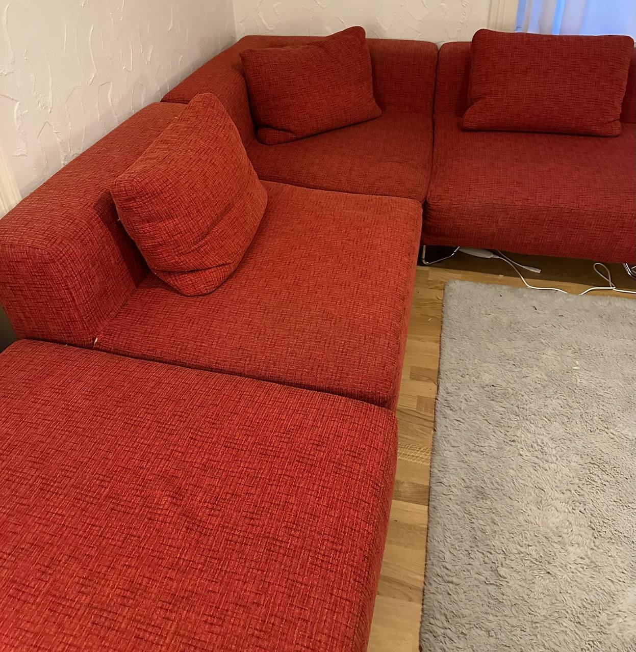 Rotes Ecksofa zu verschenken