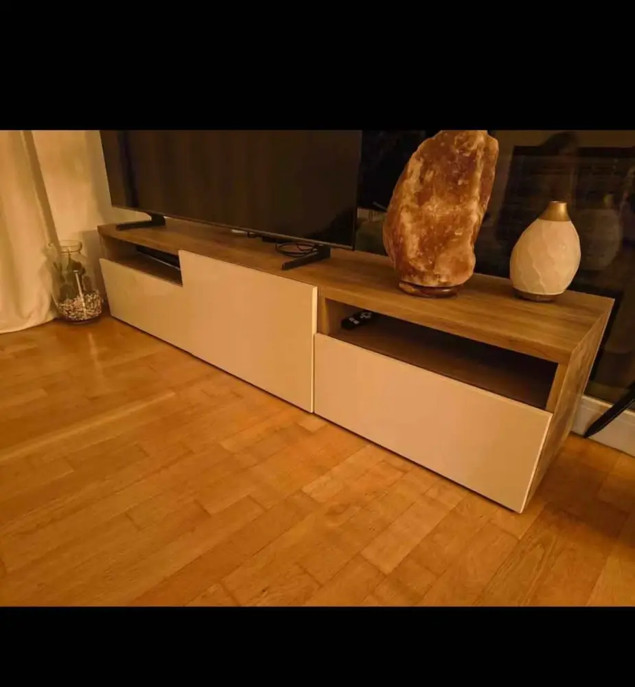 TV sideboard 180cm x 40cm x 40cm
Mit 3x großen Schubladen