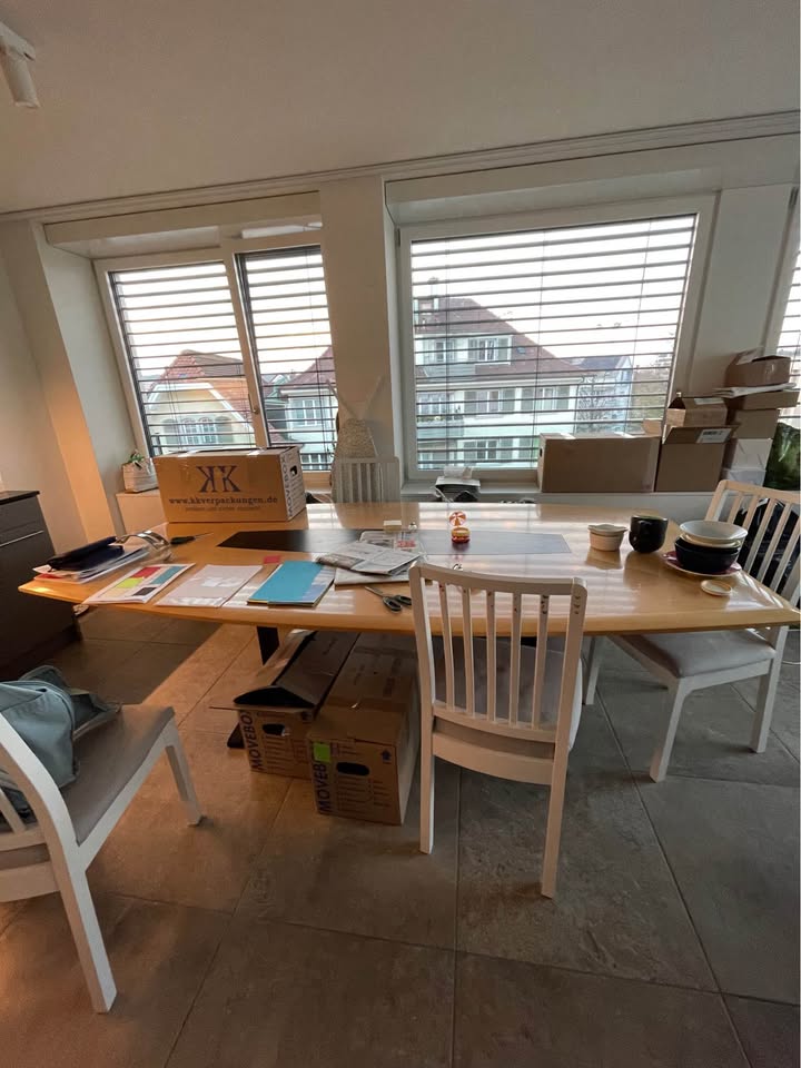 Grosser Tisch gratis