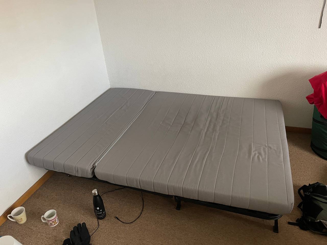 Bettgestell und Matratze Gratis