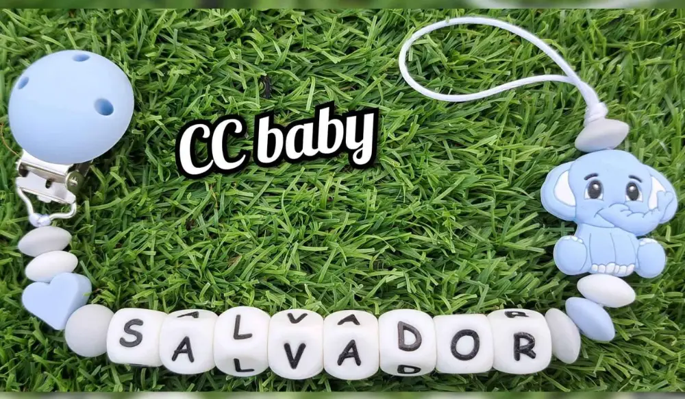 Prende-chupetas com nome