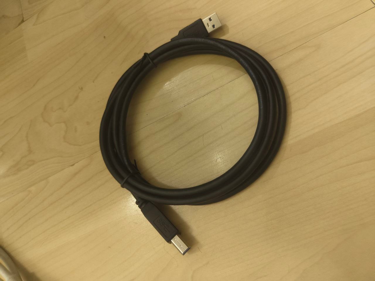 USB-Kabel und Stromkabel